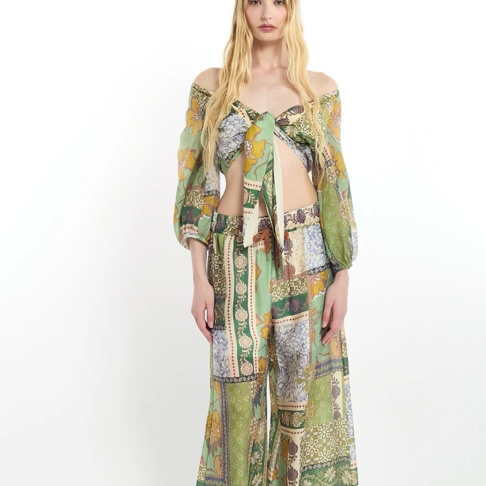 Motel Multicolor Floral Tie-Front Blouse